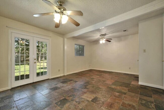 Building Photo - 9410 E Meadow Vale