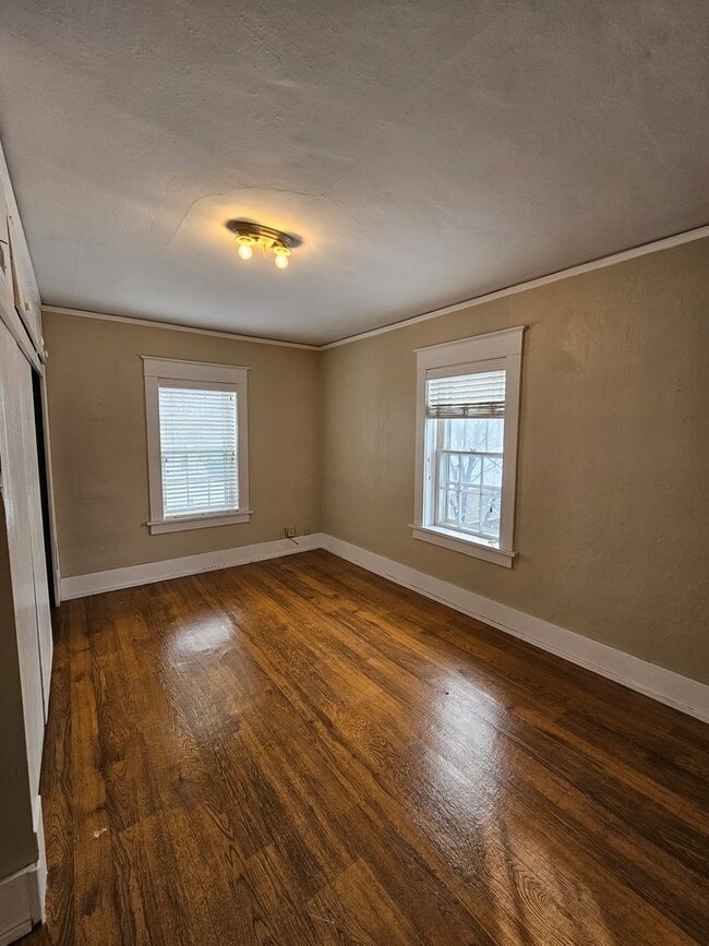 Building Photo - 4 BED | 2.5 BATH | SPACIOUS HOME | WEST
