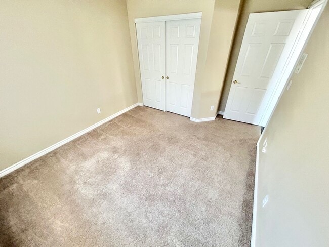 Building Photo - BEAUTIFUL 2 STORY HOUSE IN GATED SEVEN HIL...