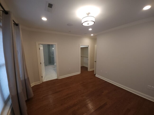 Building Photo - Stunning and Spacious Top Floor 2 Bd 2 Bath in Jamaica Plain with Parking.