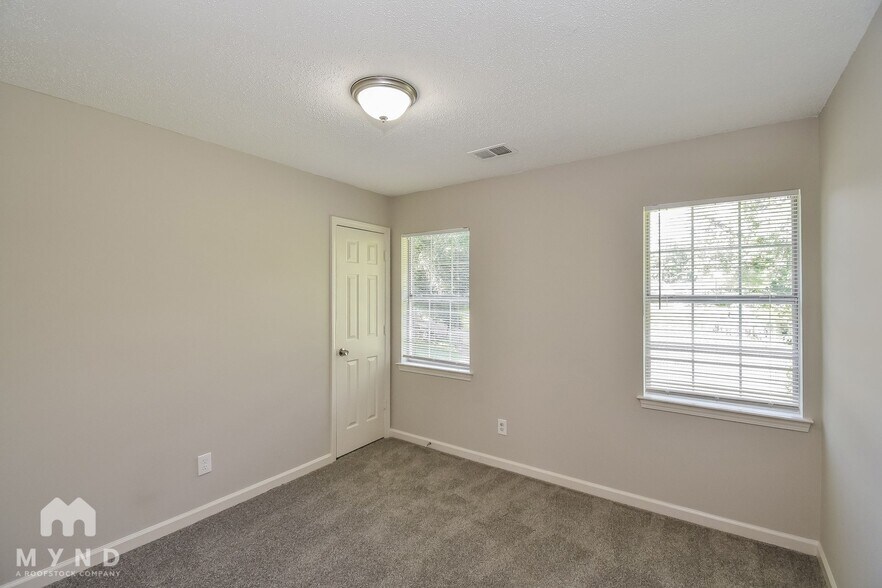 Building Photo - 7953 Lake Wind Ct