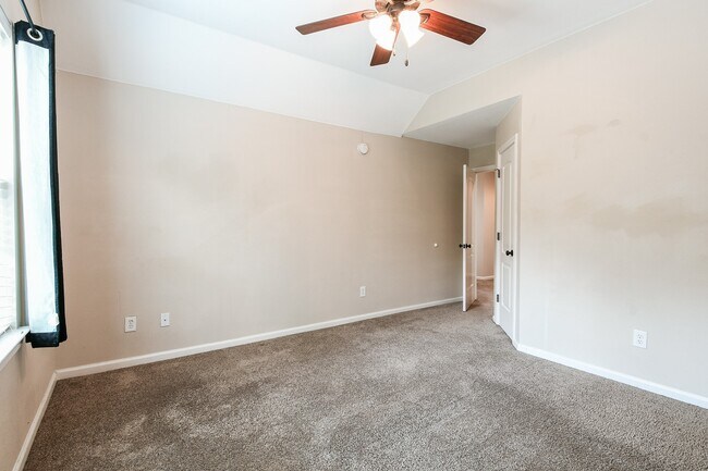 Building Photo - 10506 Chateau Ln