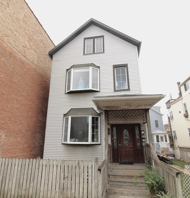 Primary Photo - 2470 N Clybourn Ave