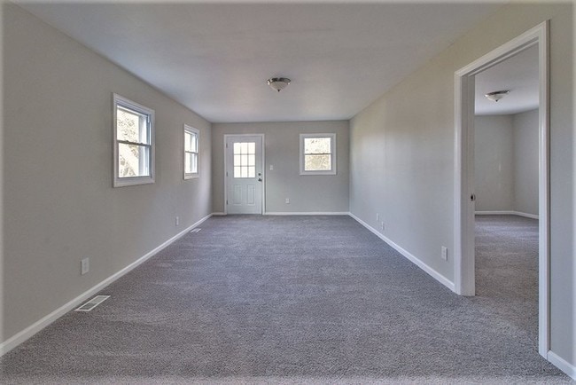 Building Photo - Spacious 3-bed 2-bath home in Williamstown!