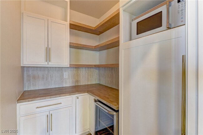 Building Photo - 6390 Montrose Park Ct