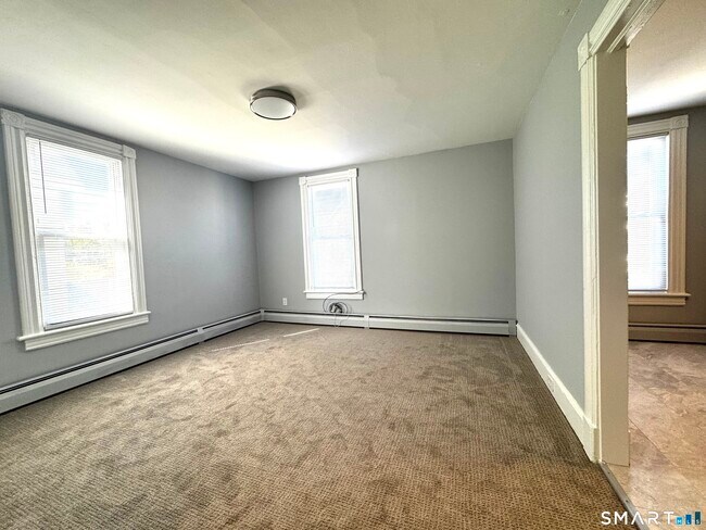 Building Photo - 10 Bayview Ave