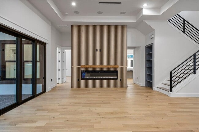 Building Photo - 3701 S Lynwood Ave