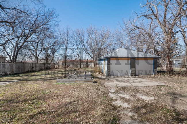 Building Photo - 2225 N Chautauqua St