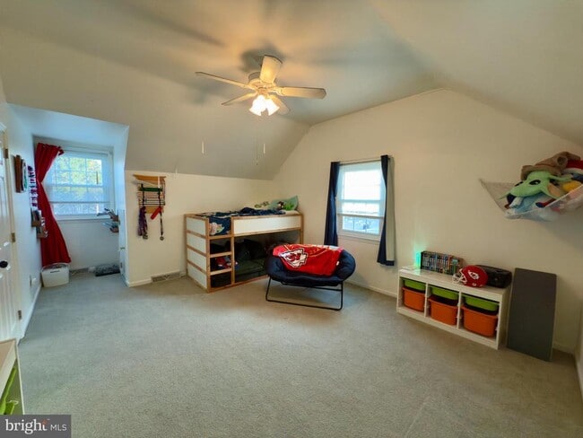 Building Photo - 211 Eagle View Ln