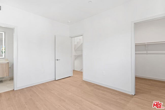 Building Photo - 2523 S Orange Dr