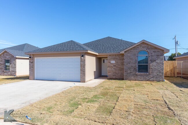 Building Photo - NEW CONSTRUCTION! 3 bed, 2 bath, 2 car garage; ALL KITCHEN APPLIANCES!