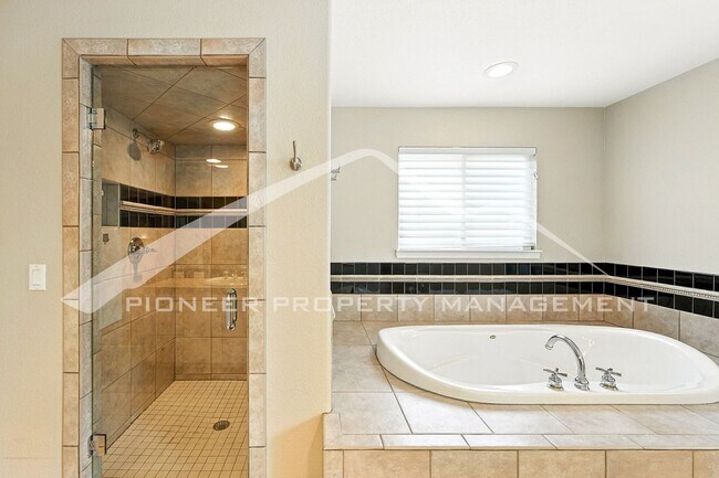 Building Photo - Luxury Meets Location – Impeccable 5BR Hom...