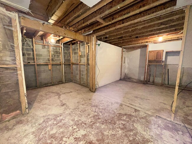 Building Photo - 227 Image Dr