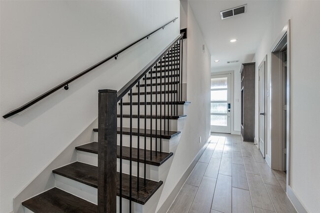 Building Photo - 2609 La Altura Ln