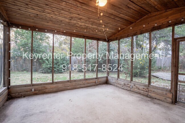 Building Photo - 4 Bed | 3 Bath in Central Tulsa!
