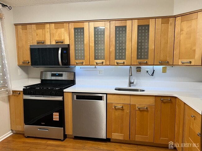 Building Photo - 60 Hampshire Dr