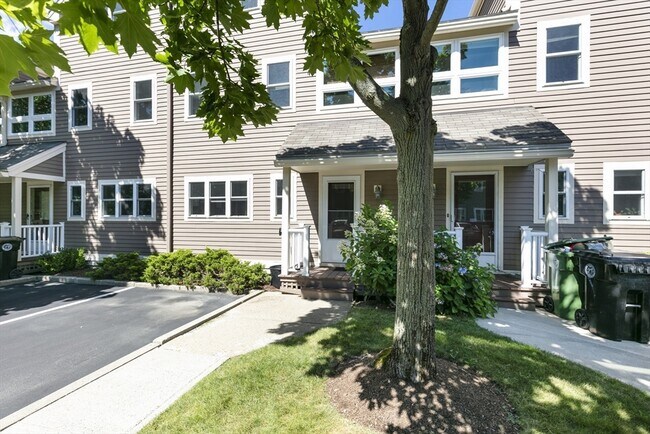 Building Photo - 8 Locust Ln