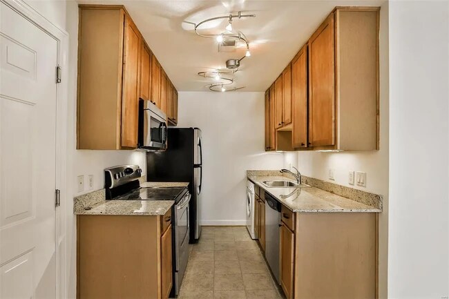 Building Photo - 5630 Pershing Ave