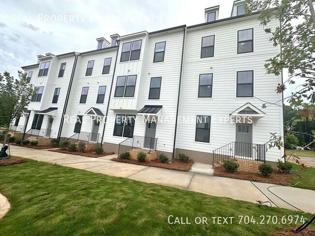 Building Photo - 15328 Ballancroft Pkwy