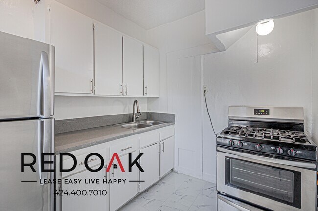 Building Photo - 915 Grattan St
