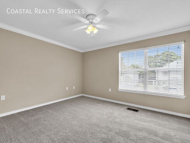 Building Photo - 983 Scenic Oak Ln