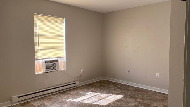 Building Photo - 2107 Staunton Ave NW