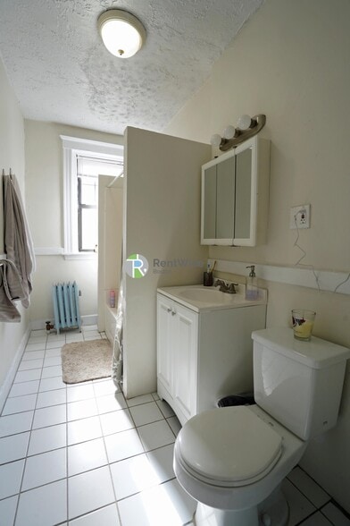 Building Photo - 39 Clinton St