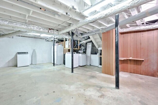 Building Photo - 4377 Vintage Ln