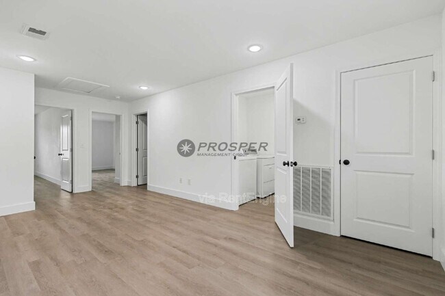 Building Photo - 4056 Parris Bridge Rd