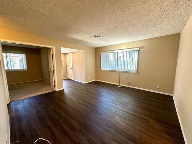 Building Photo - 6114 Meadowgrass Ln