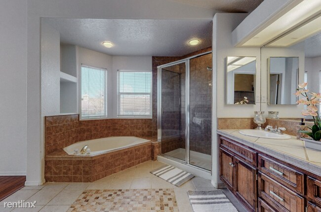 Building Photo - 4 br, 3 bath House - 8416 La Paloma Court ...