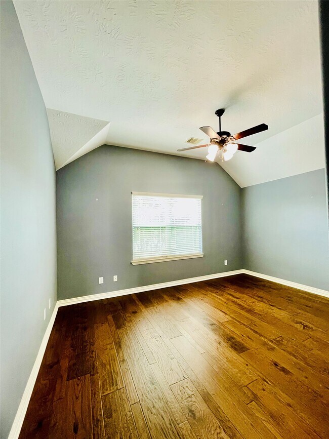 Building Photo - 14303 Tasmania Ct