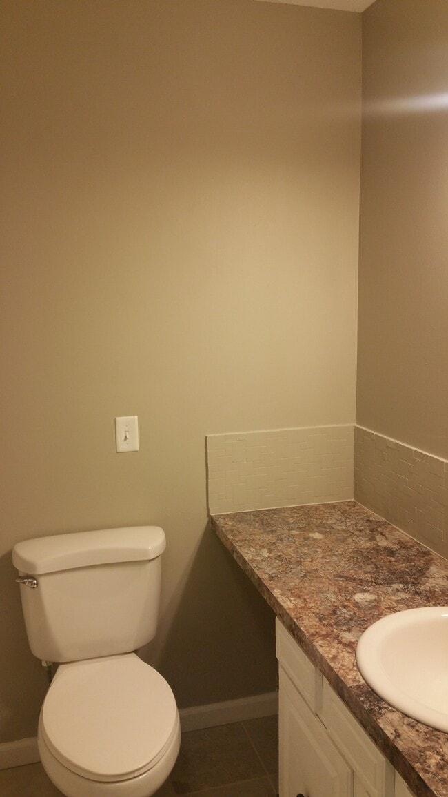 Building Photo - 135 E Ritter St