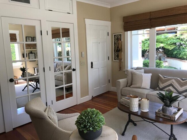 Building Photo - Enchanting 1-Bedroom, 1-Bath Oasis with Stunning Views