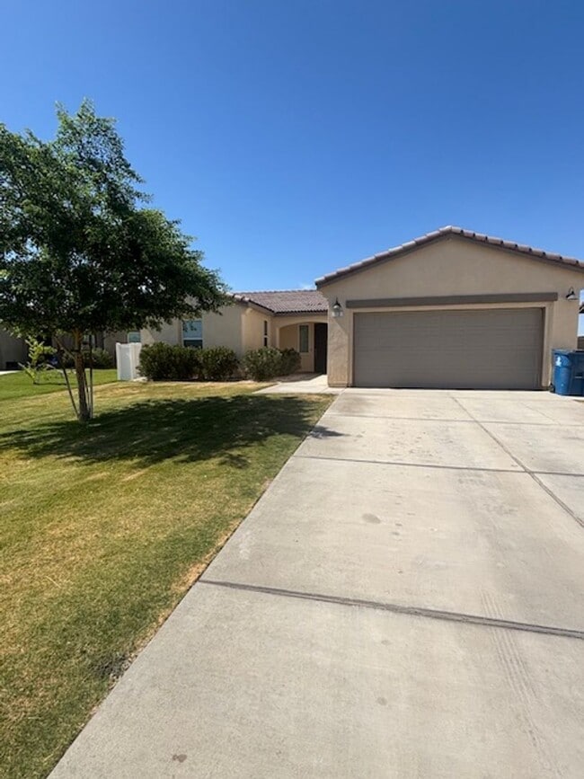 Primary Photo - Upscale Living: Stunning 5-Bedroom, 3-Bath...