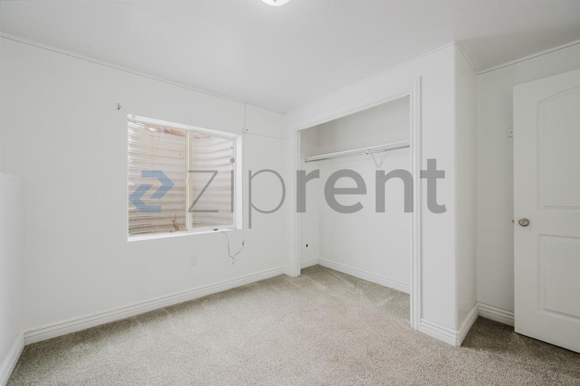 Building Photo - Unit