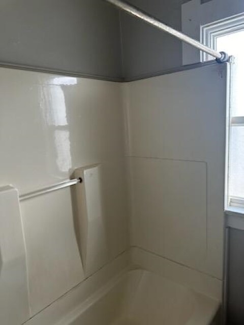 Building Photo - 2027 Brussels St