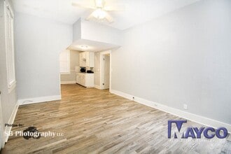 Building Photo - 2413 Creswell Ave