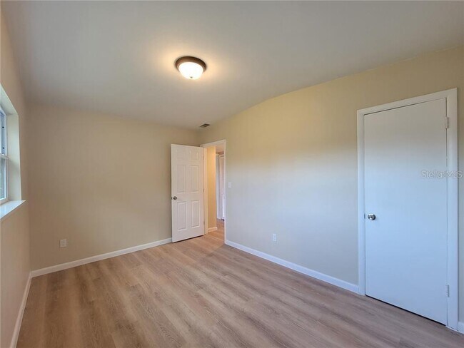 Building Photo - 6267 Hampton Dr N