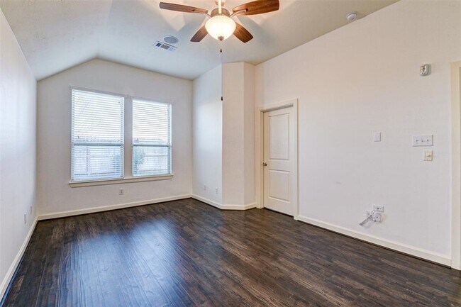 Building Photo - 3810 Pine Forest Green Blvd