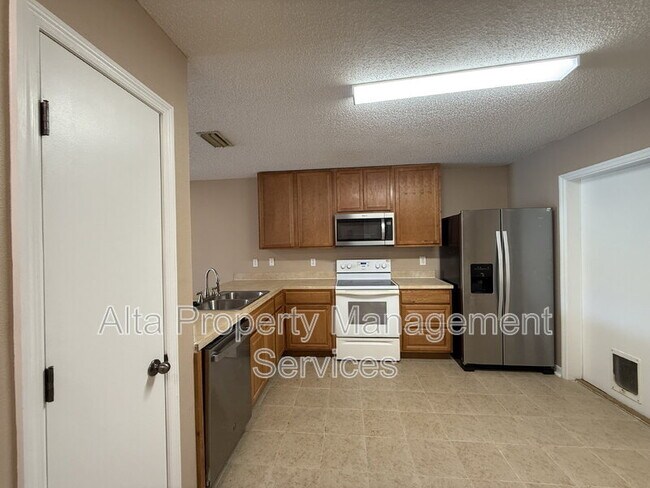 Building Photo - 4680 Playschool Dr