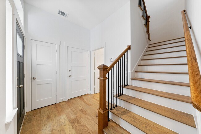 Building Photo - 1127 E 23rd St