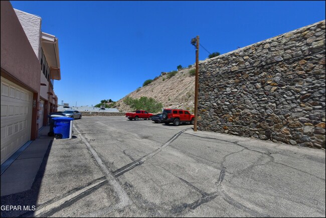 Building Photo - 710 N Resler Dr