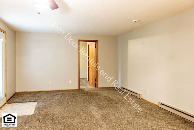 Building Photo - 608 W Dennis St