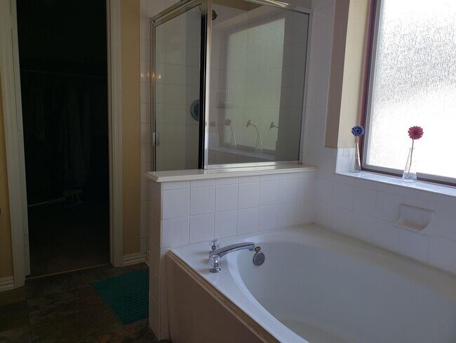 Building Photo - 110 Genesee Ridge Dr