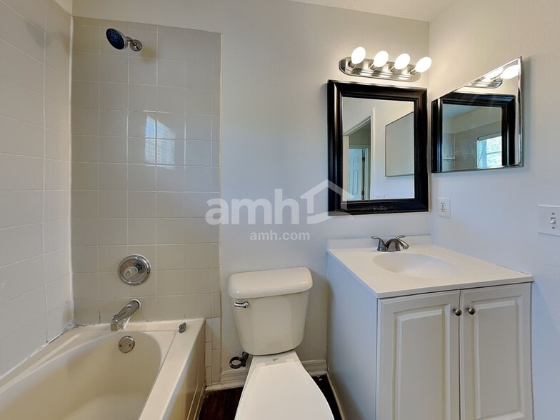 Building Photo - 8523 Deer Chase Dr