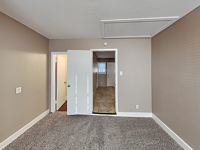 Building Photo - Adorable 4 Bedroom!!