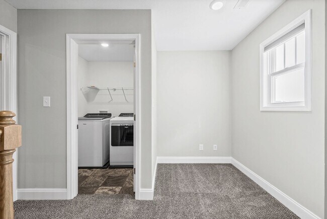 Building Photo - Pet Friendly Four Bedroom!