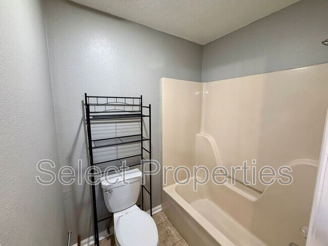 Building Photo - 2516 Glenn Pl