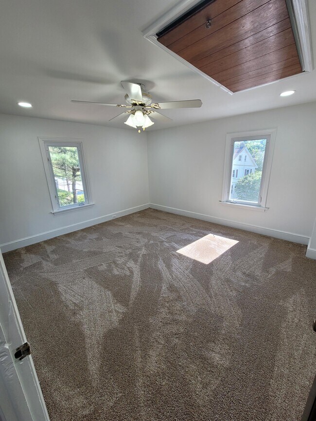 Building Photo - 927 Mt Pleasant Ave